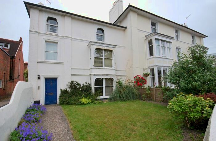 2 Bedroom Flat To Rent In Mount Ephraim, Tunbridge Wells TN4