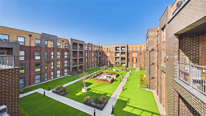 1 Bedroom Flat For Sale In Moorfield Place, Farnborough, Hampshire, GU14