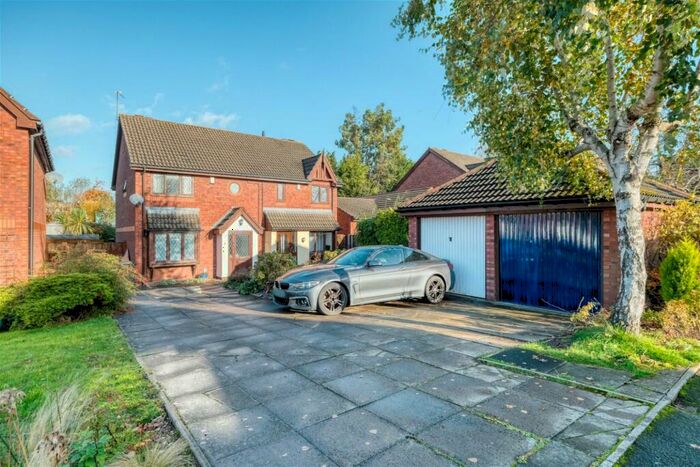 3 Bedroom House To Rent In Elford Close, Birmingham, B14