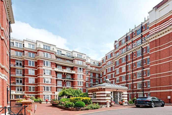 2 Bedroom Flat For Sale In Maida Vale, Little Venice, London, W9
