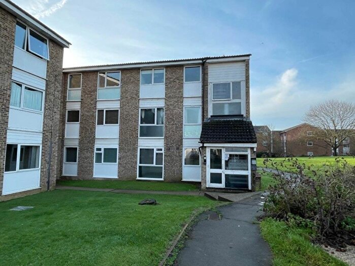 2 Bedroom Flat For Sale In Foxglove Way, Chelmsford, Essex, CM1