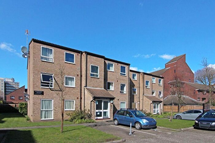 2 Bedroom Flat To Rent In Cambridge House, Weimer Street, SW15