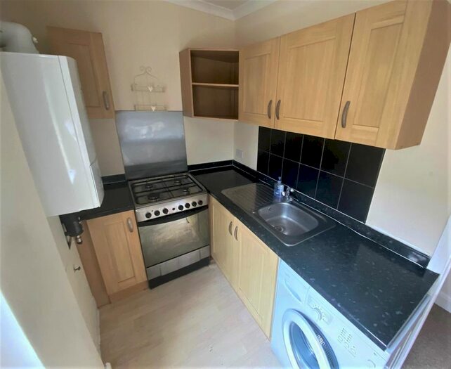 2 Bedroom Flat To Rent In Station Lane, Hornchurch, RM12