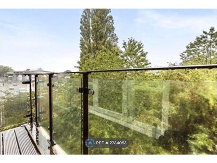 2 Bedroom Flat To Rent In Glebelands Close, London, N12