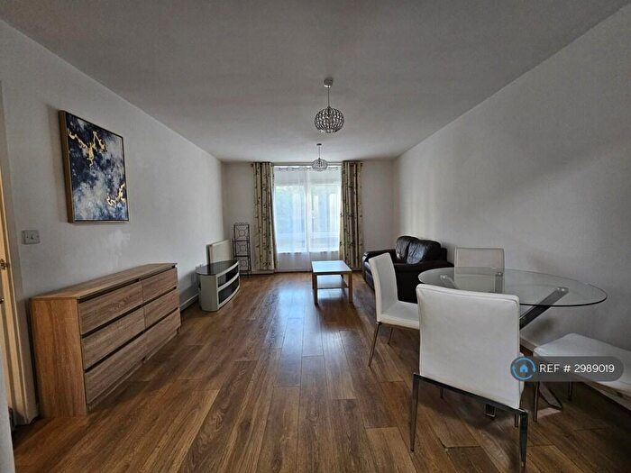 2 Bedroom Flat To Rent In The Meridian, Reading, RG1