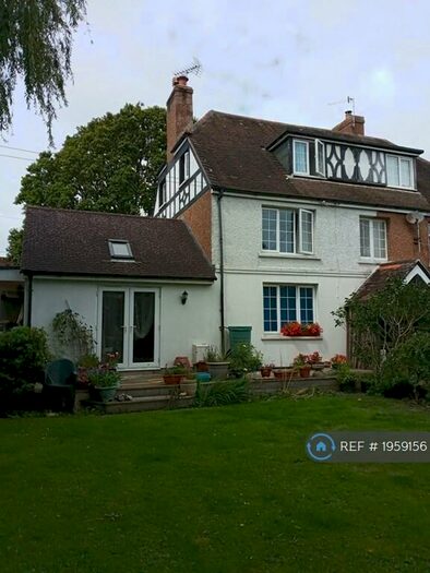 4 Bedroom Semi-Detached House To Rent In Hawthorn Road, Bognor Regis, PO21