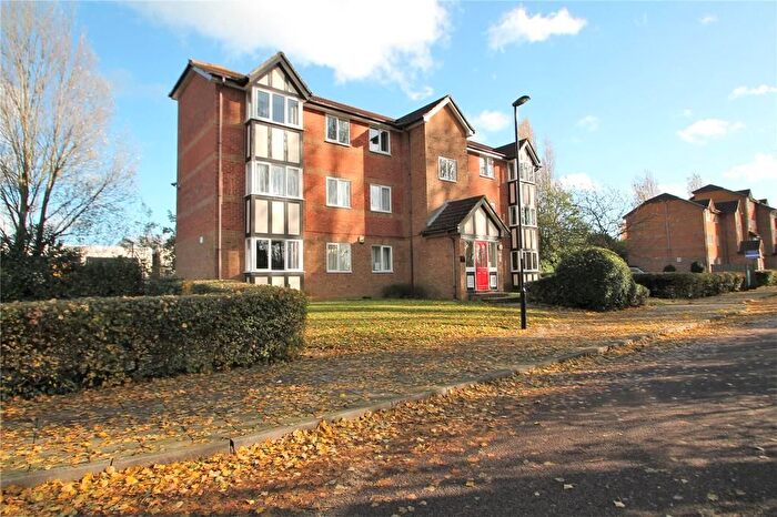 2 Bedroom Flat To Rent In Kinross Court, London, SE6