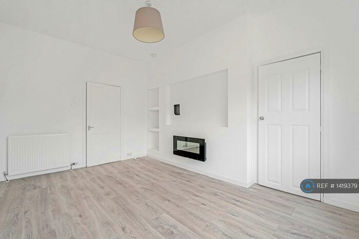 3 Bedroom Flat To Rent In Tannadice Avenue, Glasgow, G52