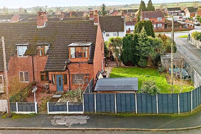 3 Bedroom Semi-Detached House For Sale In The Croft, Bulkington, CV12