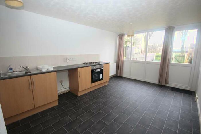 4 Bedroom Town House To Rent In Whitchurch Way, Runcorn, WA7