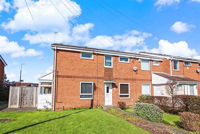 2 Bedroom Town House For Sale In Quantock Road, Long Eaton, Nottingham, NG10