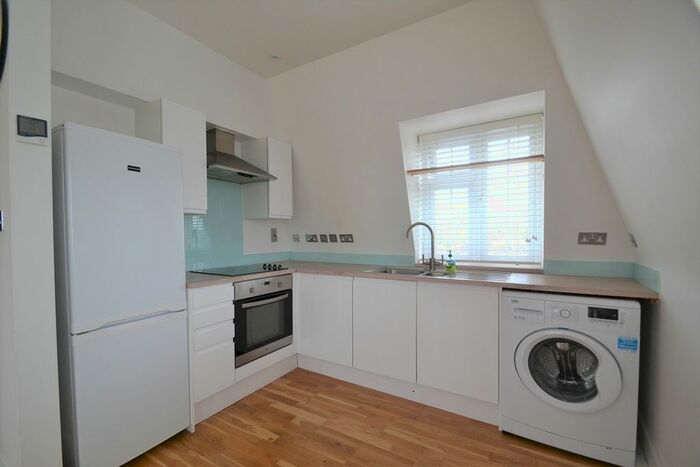 2 Bedroom Flat To Rent In Leighton House, Darkes Lane, Potters Bar, EN6