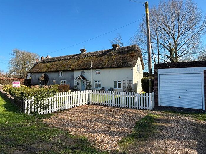 2 Bedroom Cottage For Sale In Dorchester Road, Lytchett Minster, Poole, BH16