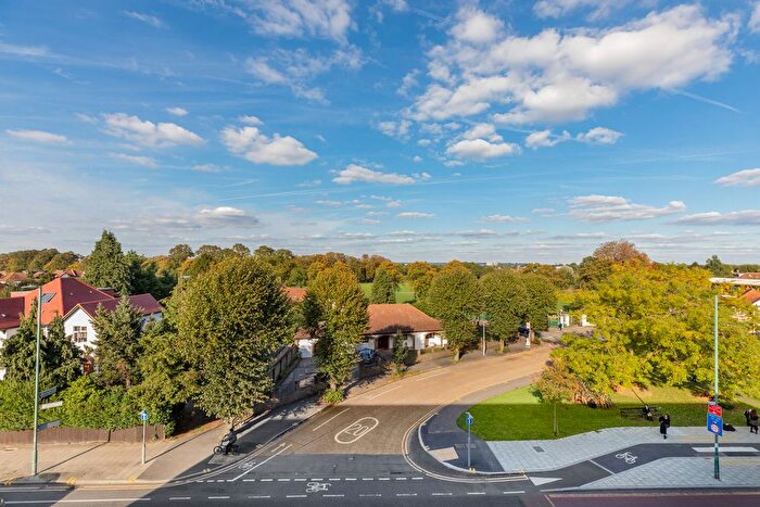 2 Bedroom Flat For Sale In Ewell Road, Surbiton, KT6