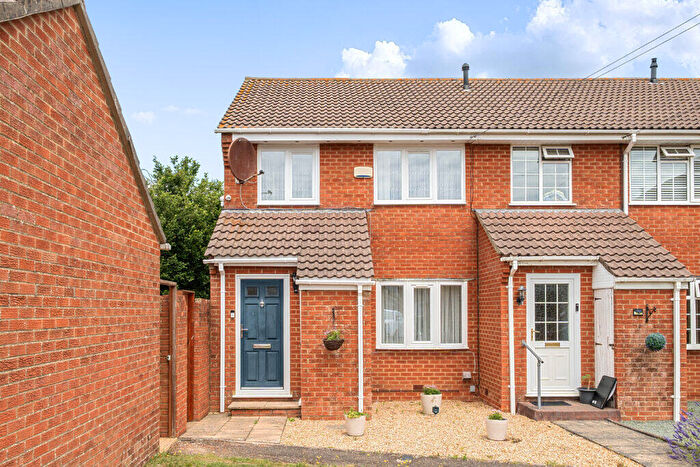 3 Bedroom End Of Terrace House For Sale In Copper Beech Gardens, Bournemouth, BH10