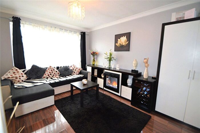 1 Bedroom Flat To Rent In Chiswick Close, Beddington, Surrey, CR0