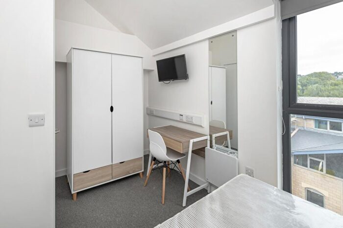 2 Bedroom Flat To Rent In Lower Bristol Road, Bath, BA2