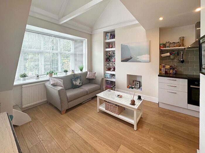 2 Bedroom Flat For Sale In Limpsfield Road, Sanderstead, Surrey, CR2