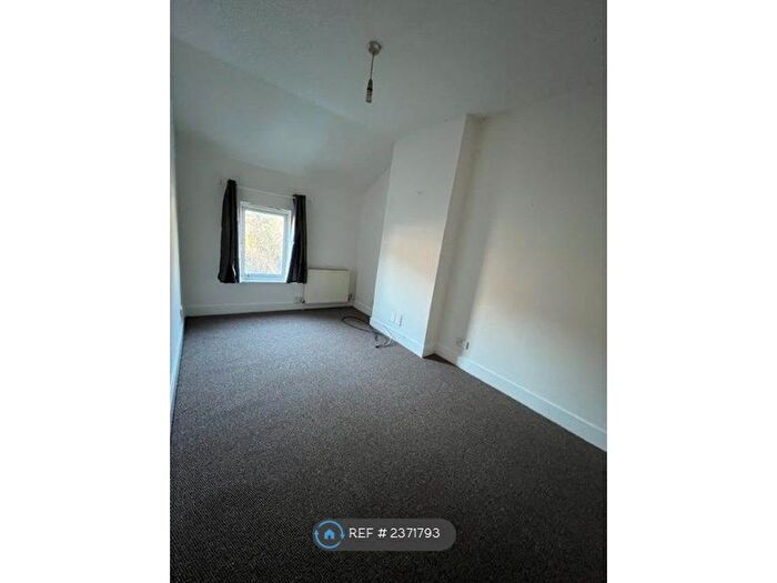 3 Bedroom Maisonette To Rent In Godstone Road, Kenley, CR8