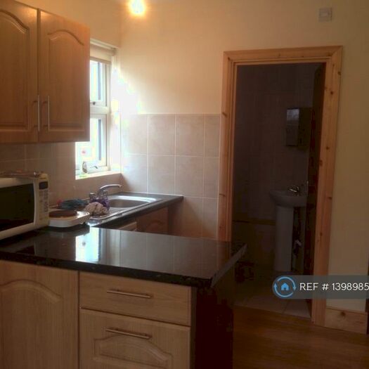 Studio To Rent In Lakefield Road, London, N22