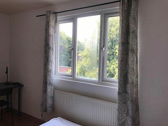 1 Bedroom House To Rent In Attic Room In Shared House, DE1