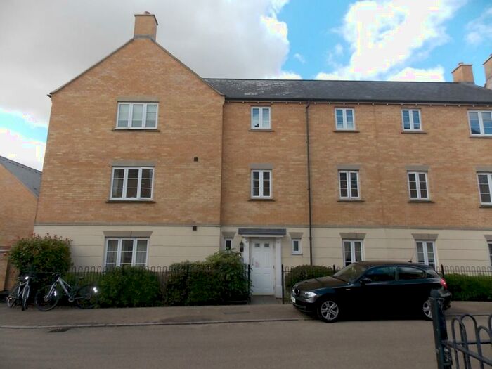 2 Bedroom Apartment To Rent In Madley Park, Witney, OX28