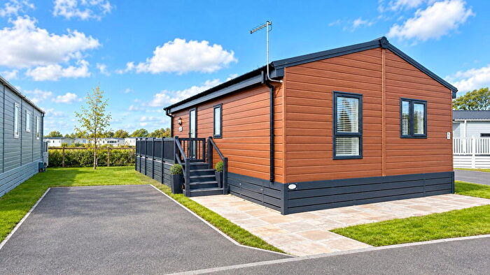 2 Bedroom Mobile Home For Sale In Faversham Road, Seasalter, Whitstable, CT5