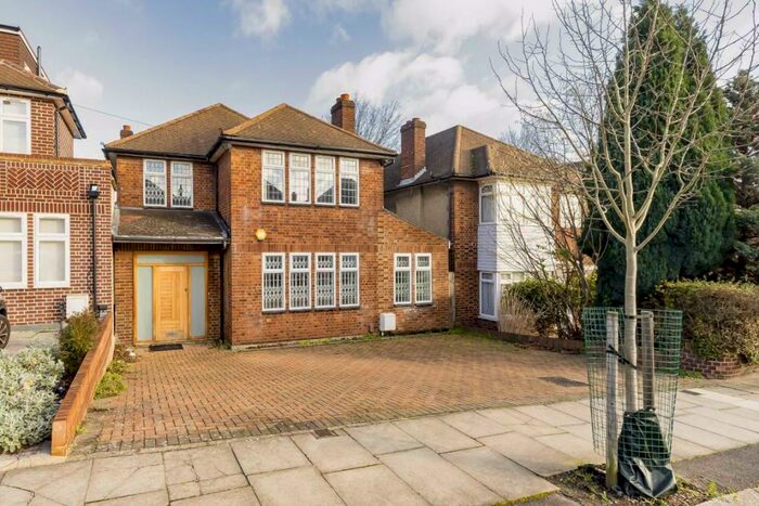4 Bedroom Detached House To Rent In Tenterden Gardens, London, NW4