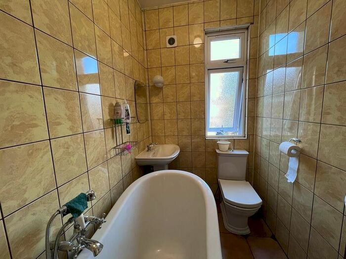 5 Bedroom Property To Rent In Albert Road, Ilford, IG1
