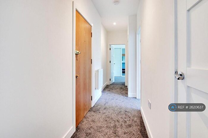 2 Bedroom Flat To Rent In Park Drive, Longfield, DA3