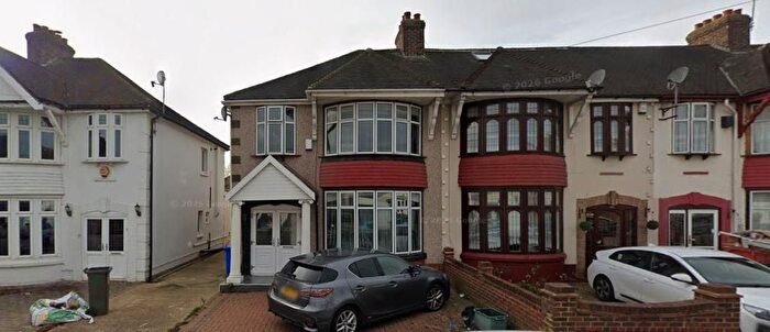 3 Bedroom Detached House To Rent In Sandhurst Drive, Seven Kings, Ilford, London, IG3