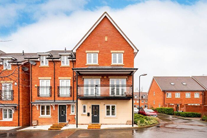 6 Bedroom Detached House For Sale In Denton Way, Langley, Slough, SL3