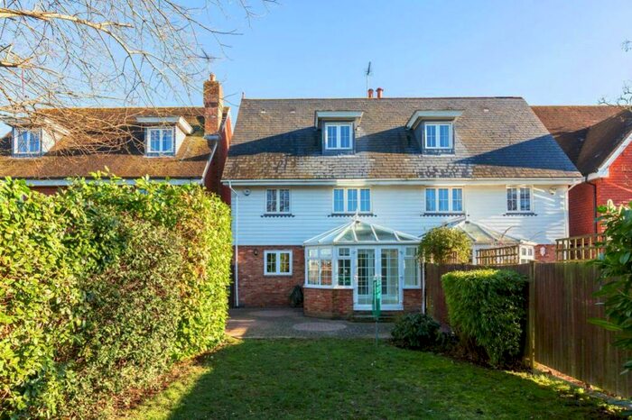 4 Bedroom Semi-Detached House To Rent In Chaplin Court, Sutton At Hone, DA4