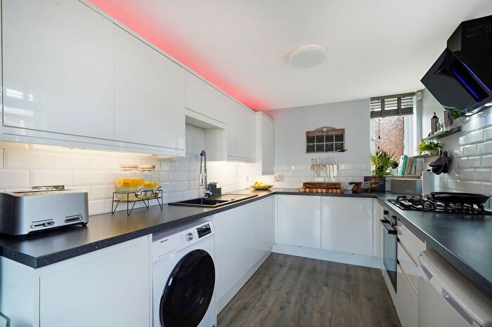 1 Bedroom Flat For Sale In Grangedale Close, Northwood, HA6