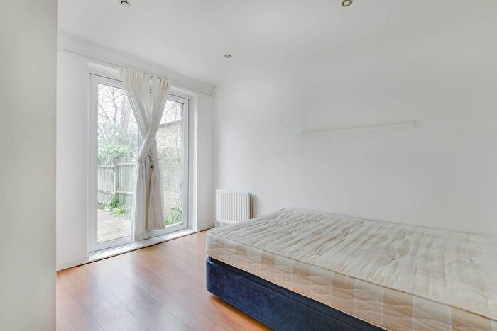 5 Bedroom Town House To Rent In Howards Lane, Putney, London, SW15