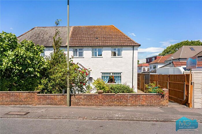 5 Bedroom Semi-Detached House For Sale In Crossway, London, N12