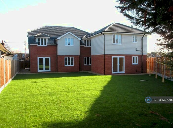 3 Bedroom Penthouse To Rent In Plumberow Avenue, Hockley, SS5