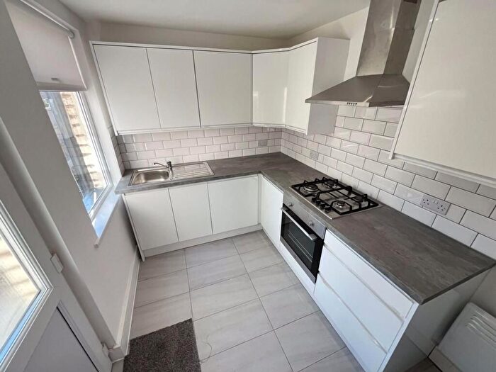 2 Bedroom Flat To Rent In Grosvenor Court, Adenmore Road, SE6