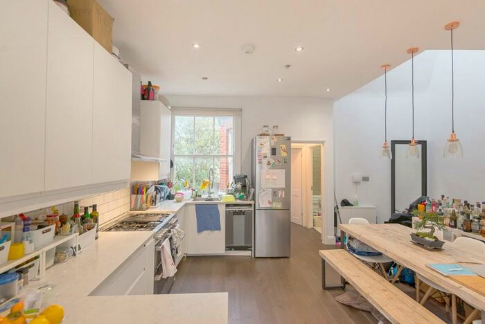 2 Bedroom Flat To Rent In College Place, Camden, NW1