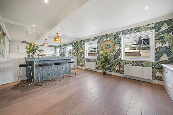 2 Bedroom Flat To Rent In George Street, Marylebone, London, W1U