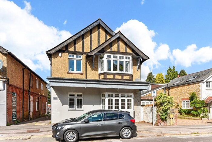 2 Bedroom Flat For Sale In Beacon Hill Road, Hindhead, Surrey, GU26