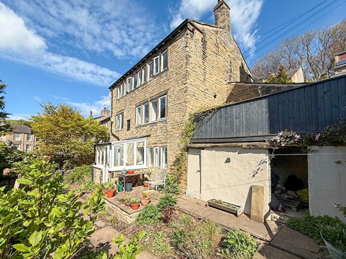 3 Bedroom Property For Sale In Radcliffe Road, Slaithwaite, Huddersfield, HD7