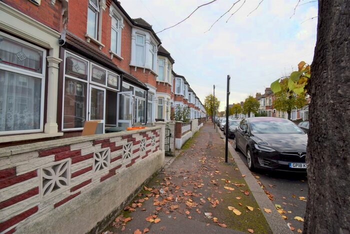 6 Bedroom Terraced House To Rent In Kensington Avenue, London, E12