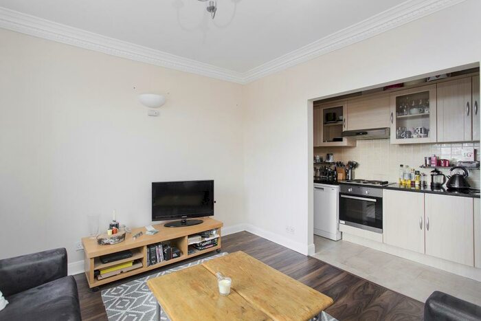 4 Bedroom Flat To Rent In Battersea Rise, London, SW11