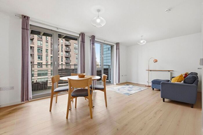 2 Bedroom Flat For Sale In High Street, London, E15