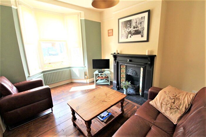 2 Bedroom Terraced House To Rent In Hawthorn Grove, Enfield, EN2