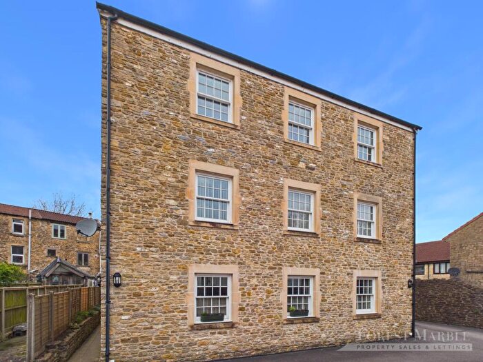 2 Bedroom Flat For Sale In Selwood Court, Frome, BA11