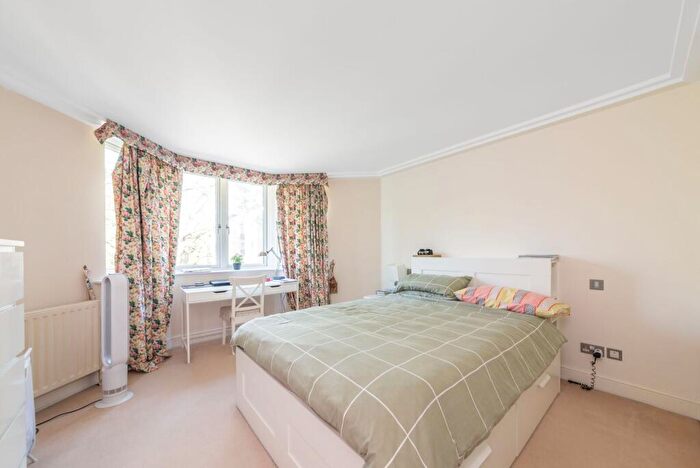 2 Bedroom Flat For Sale In Kidderpore Ave, Hampstead, London, NW3