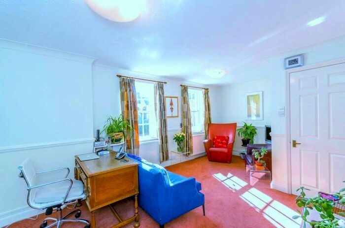 2 Bedroom Apartment To Rent In Stapleton Hall Road, Finsbury Park, London, N4
