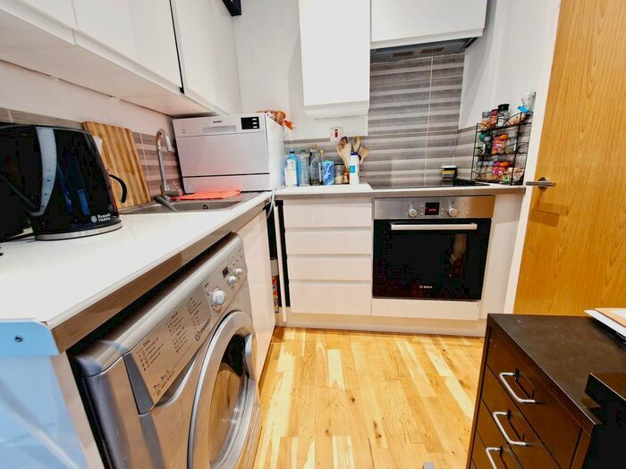 Studio To Rent In Mayton Street, Islington, N7